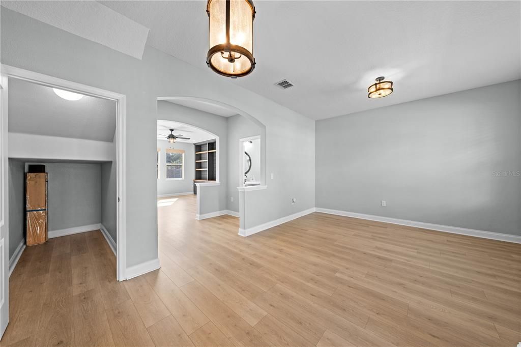 Active With Contract: $484,000 (4 beds, 2 baths, 2486 Square Feet)