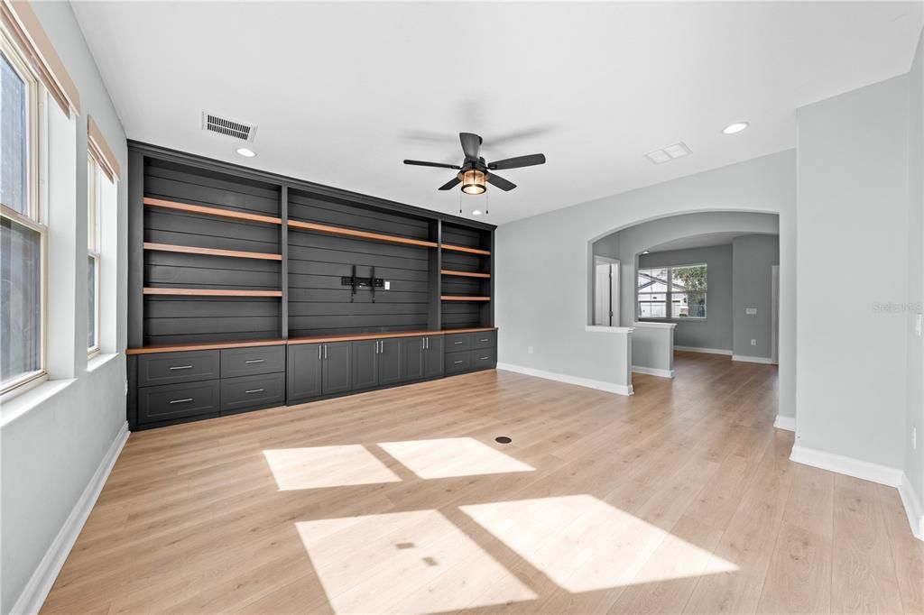Active With Contract: $484,000 (4 beds, 2 baths, 2486 Square Feet)