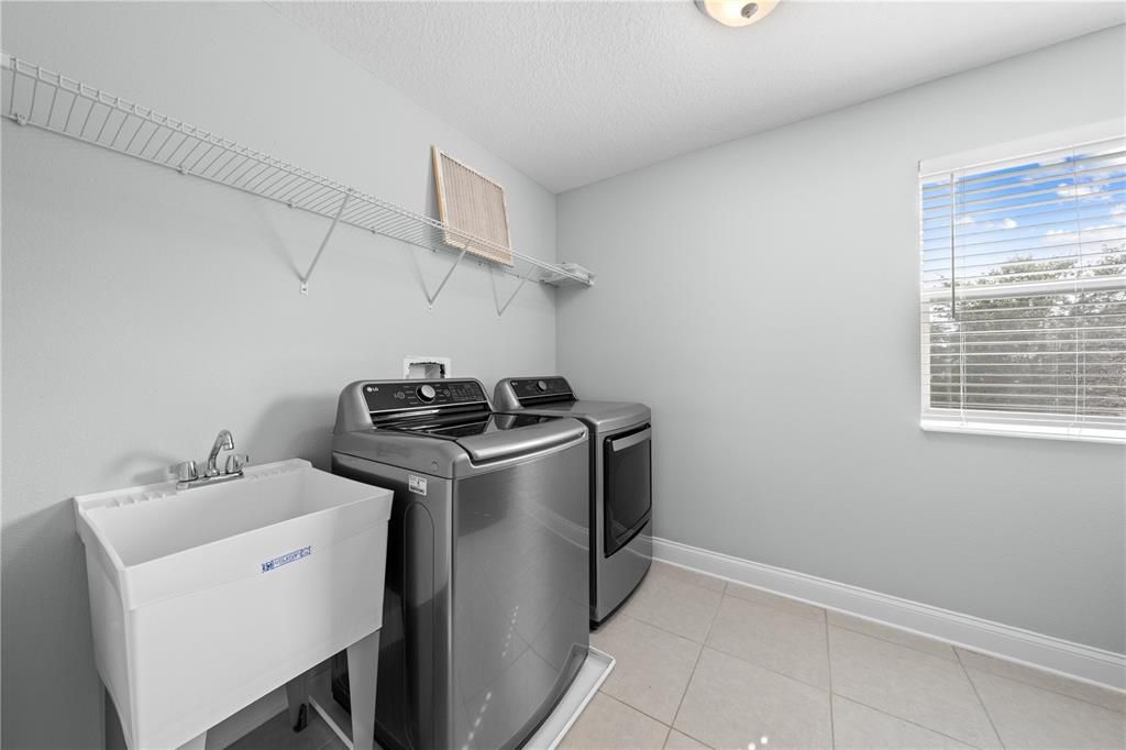 Active With Contract: $484,000 (4 beds, 2 baths, 2486 Square Feet)