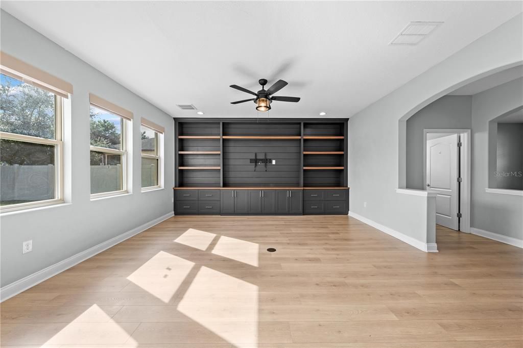 Active With Contract: $484,000 (4 beds, 2 baths, 2486 Square Feet)