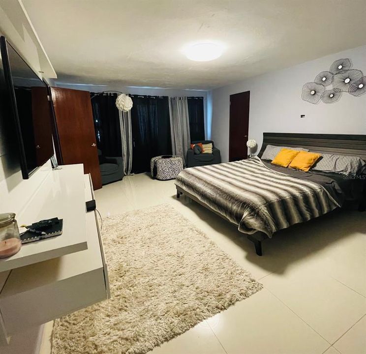 For Sale: $650,000 (5 beds, 3 baths, 3000 Square Feet)