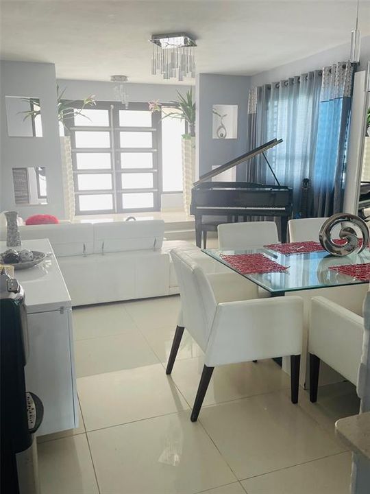 For Sale: $650,000 (5 beds, 3 baths, 3000 Square Feet)