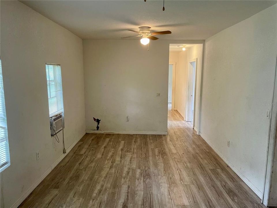 Под контрактом: $115,000 (2 спален, 1 ванн, 784 Квадратных фут)