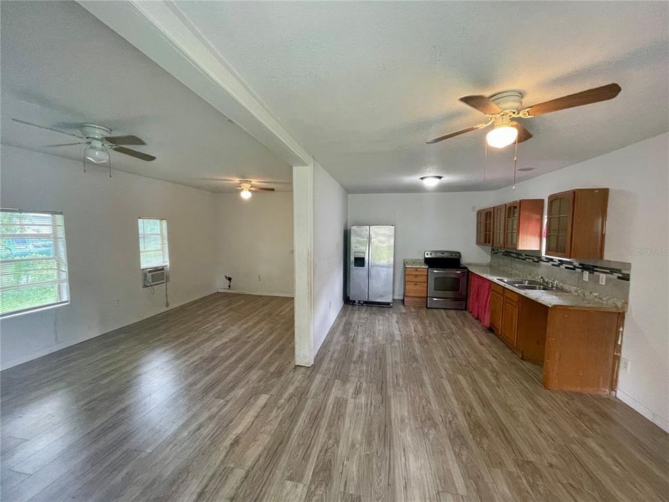 Под контрактом: $115,000 (2 спален, 1 ванн, 784 Квадратных фут)