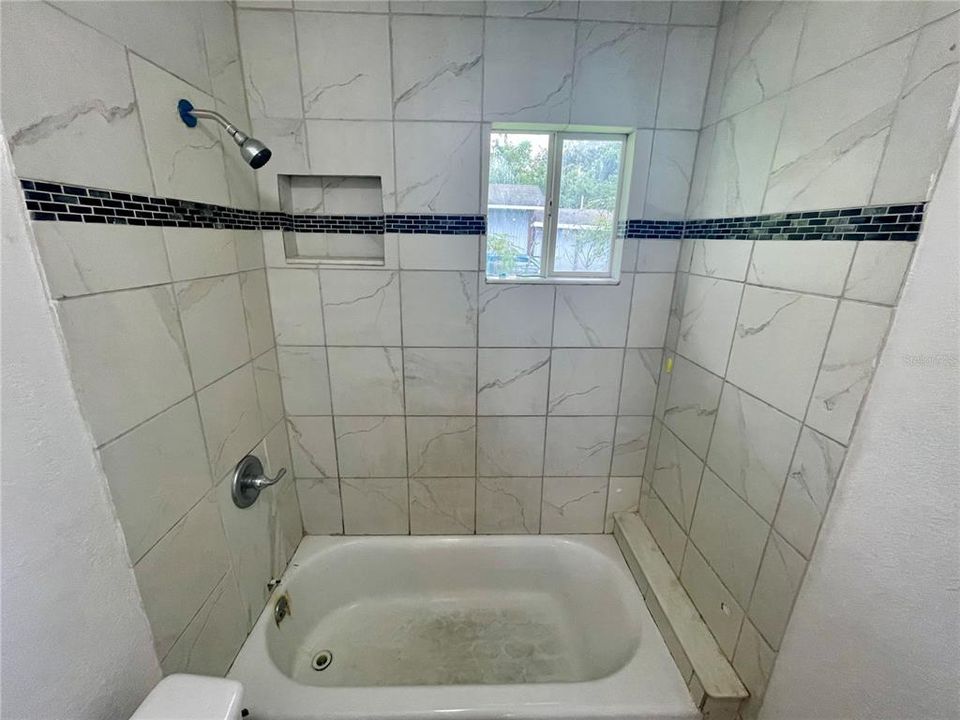 Под контрактом: $115,000 (2 спален, 1 ванн, 784 Квадратных фут)