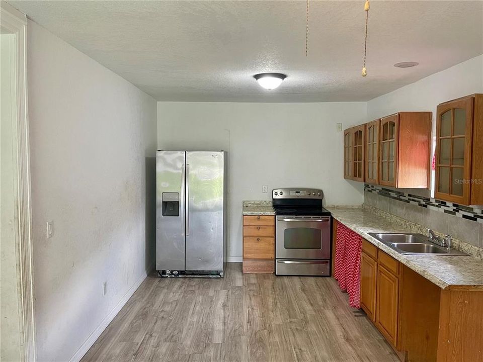 Под контрактом: $115,000 (2 спален, 1 ванн, 784 Квадратных фут)