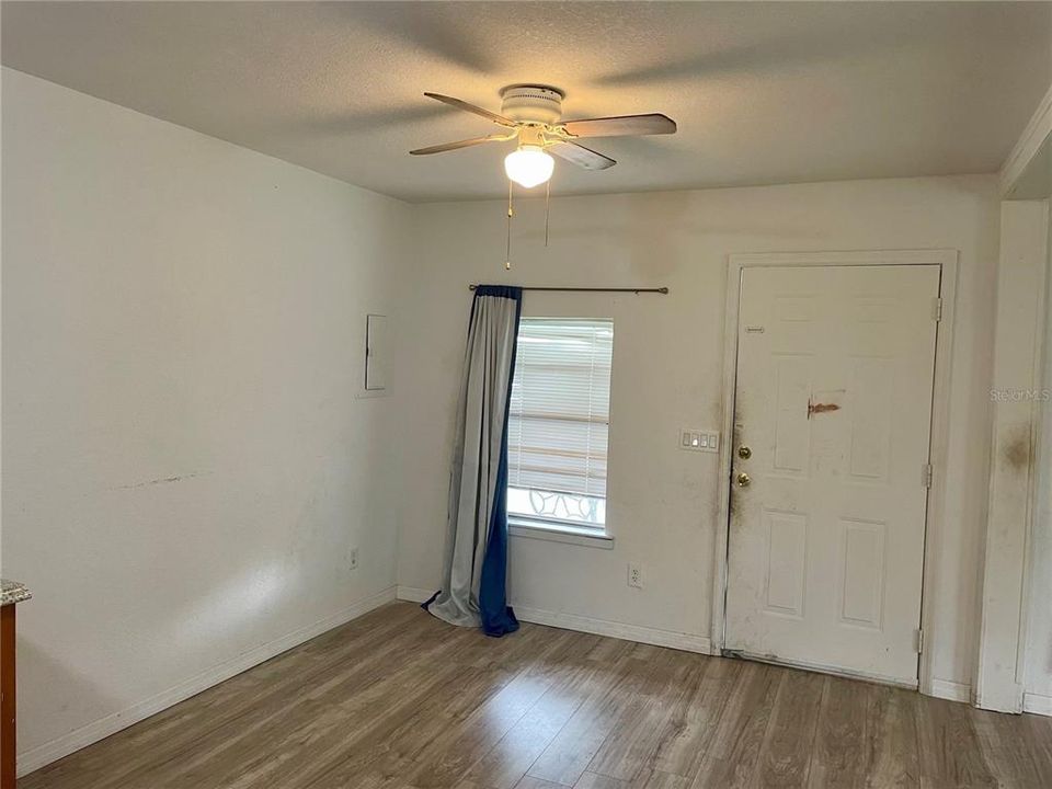 Под контрактом: $115,000 (2 спален, 1 ванн, 784 Квадратных фут)