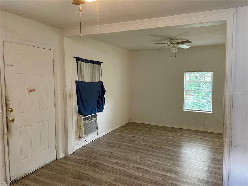 Под контрактом: $115,000 (2 спален, 1 ванн, 784 Квадратных фут)