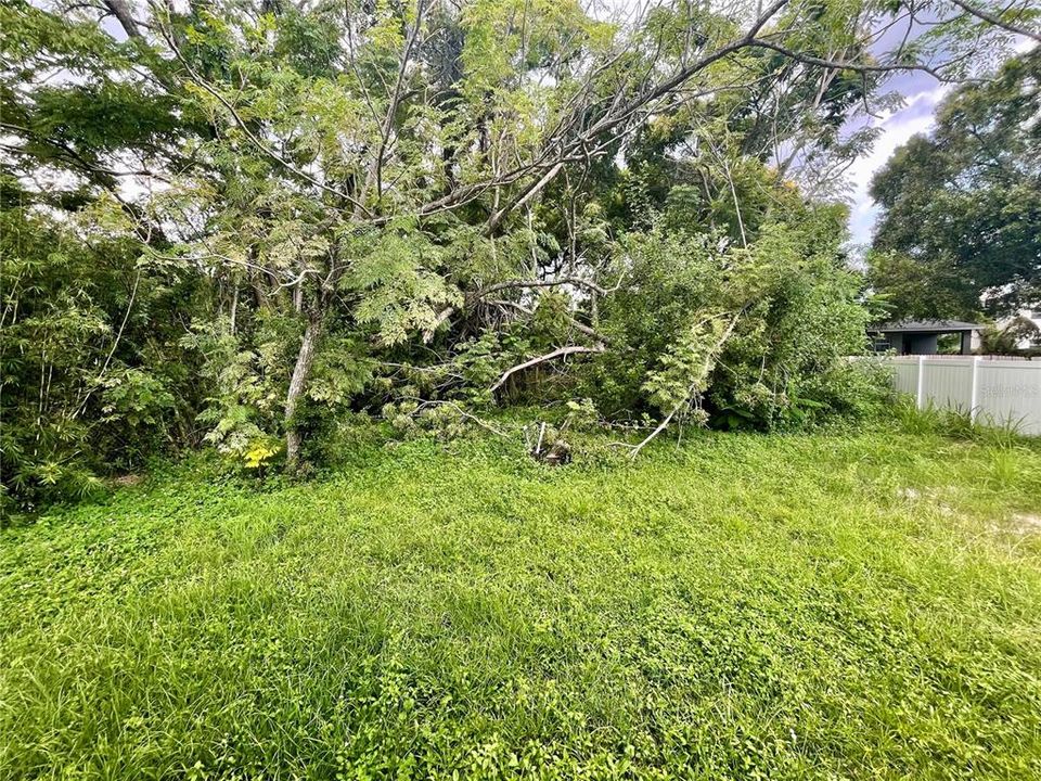 Под контрактом: $115,000 (2 спален, 1 ванн, 784 Квадратных фут)