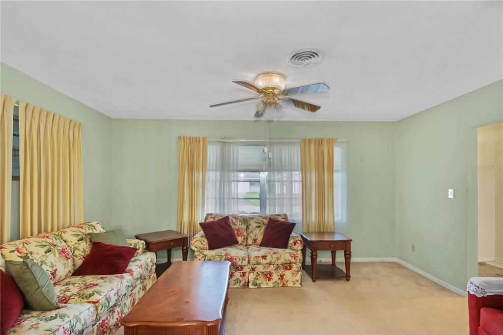 For Sale: $319,900 (3 beds, 2 baths, 1553 Square Feet)