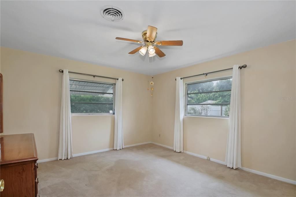 For Sale: $319,900 (3 beds, 2 baths, 1553 Square Feet)