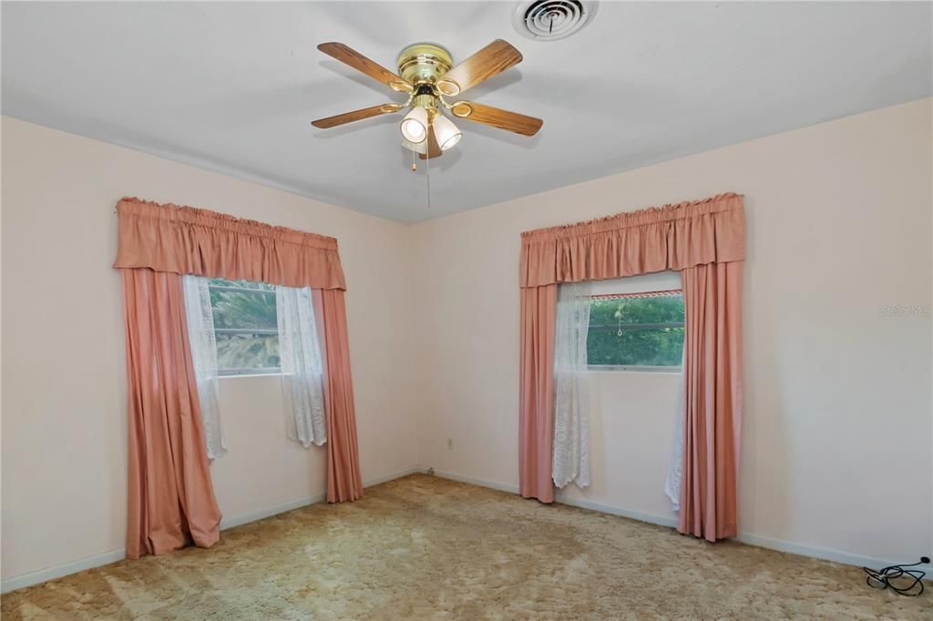 For Sale: $319,900 (3 beds, 2 baths, 1553 Square Feet)