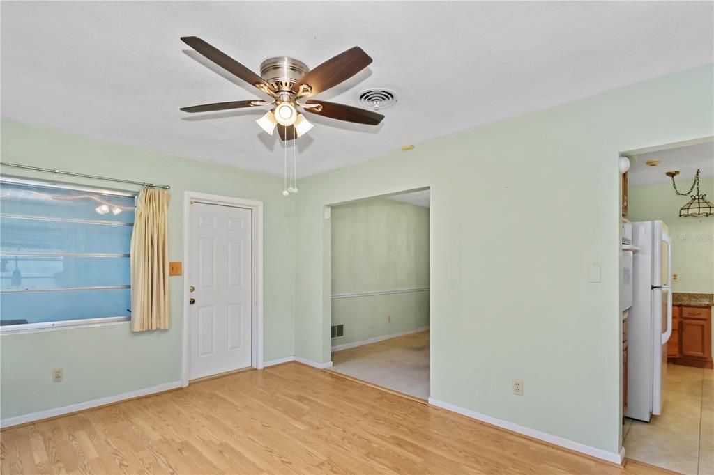 For Sale: $319,900 (3 beds, 2 baths, 1553 Square Feet)