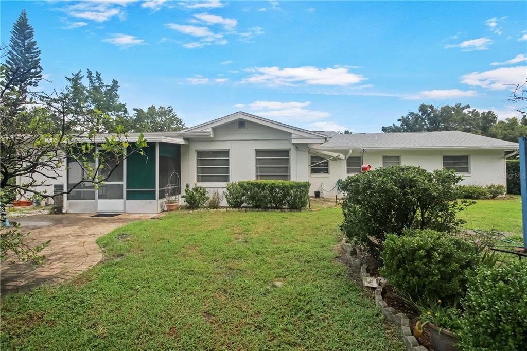 For Sale: $319,900 (3 beds, 2 baths, 1553 Square Feet)