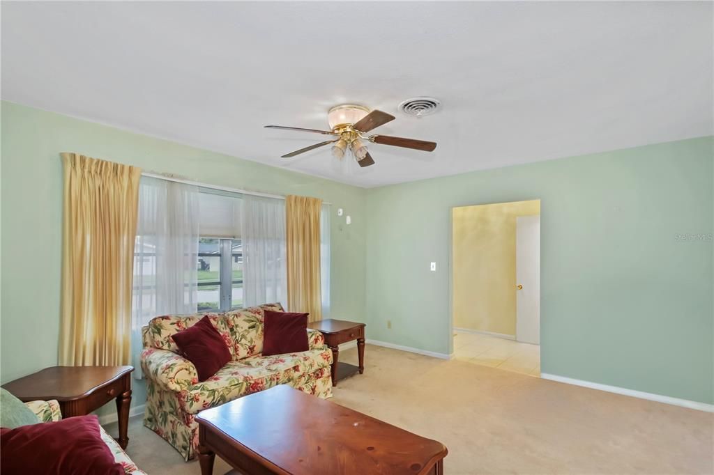 For Sale: $319,900 (3 beds, 2 baths, 1553 Square Feet)