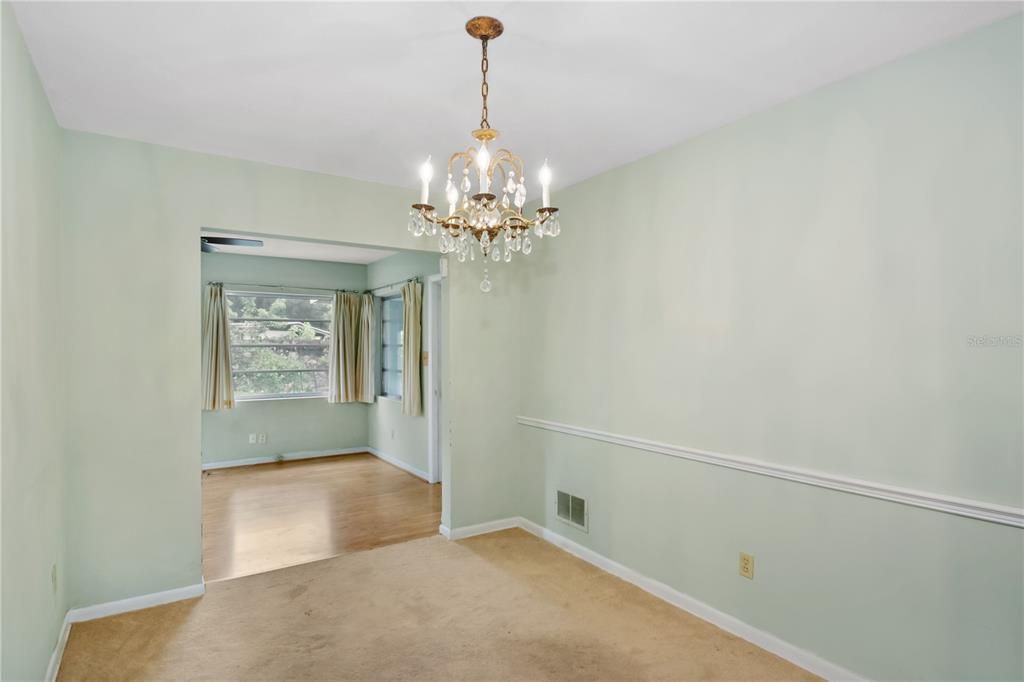 For Sale: $319,900 (3 beds, 2 baths, 1553 Square Feet)