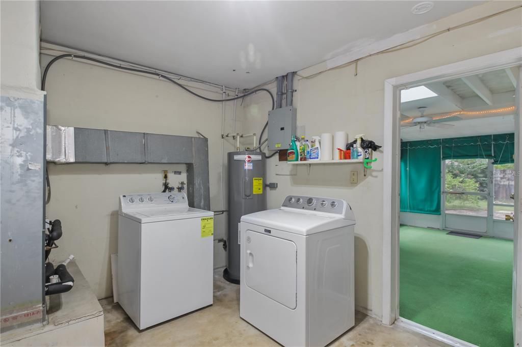 For Sale: $319,900 (3 beds, 2 baths, 1553 Square Feet)