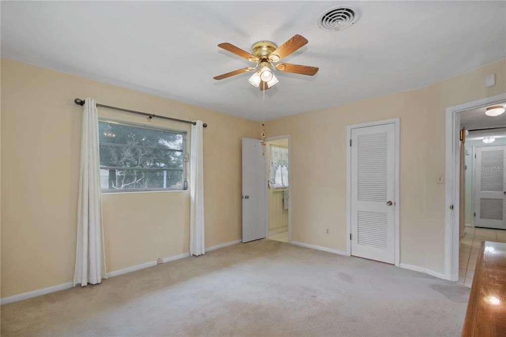 For Sale: $319,900 (3 beds, 2 baths, 1553 Square Feet)
