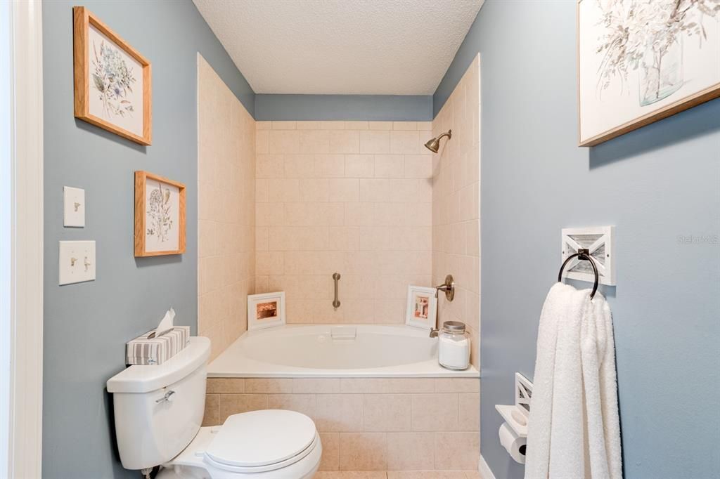 待售: $227,000 (2 贝兹, 2 浴室, 1467 平方英尺)