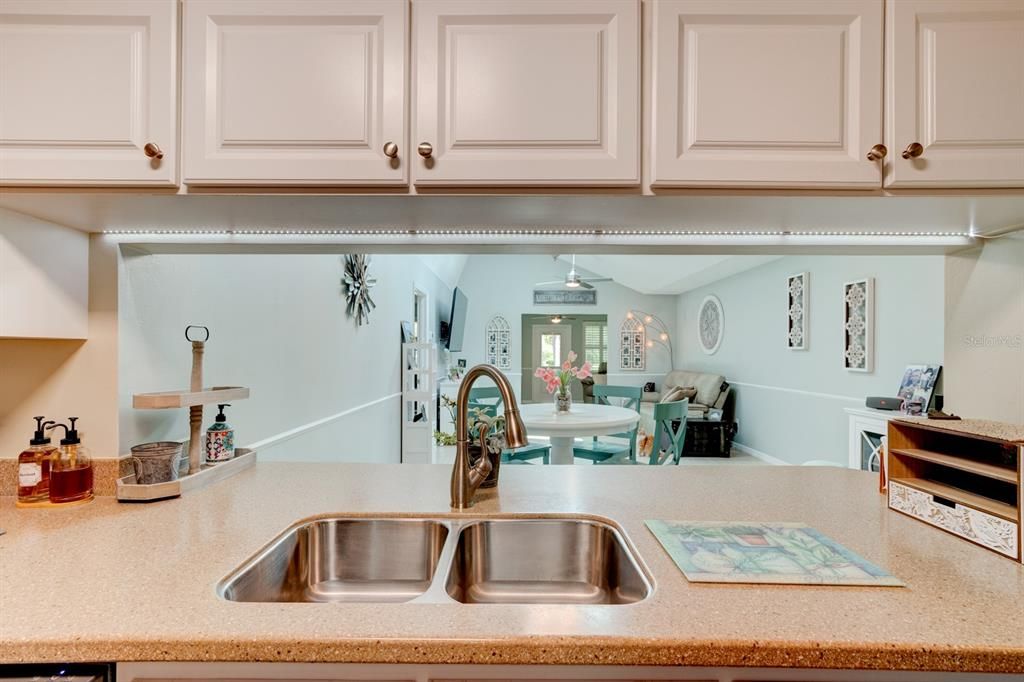 待售: $227,000 (2 贝兹, 2 浴室, 1467 平方英尺)