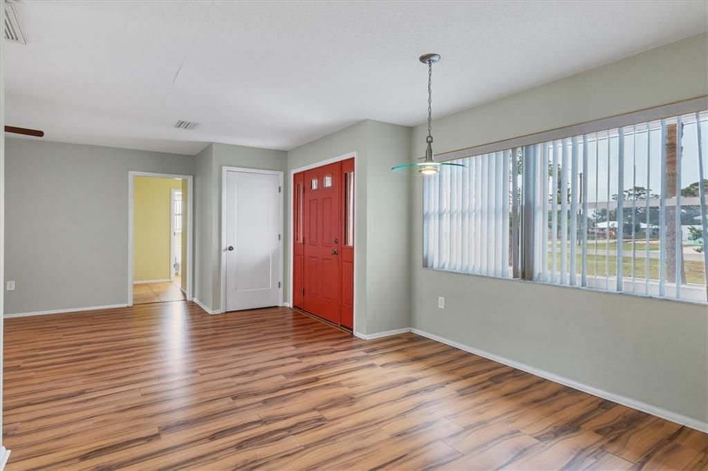 В аренду: $2,100 (2 спален, 2 ванн, 1608 Квадратных фут)