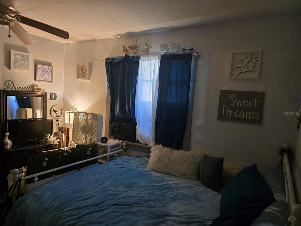 合同活跃: $199,000 (4 贝兹, 2 浴室, 1224 平方英尺)