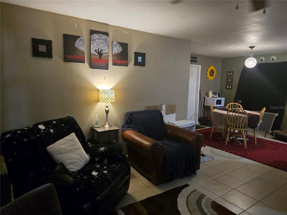 合同活跃: $199,000 (4 贝兹, 2 浴室, 1224 平方英尺)