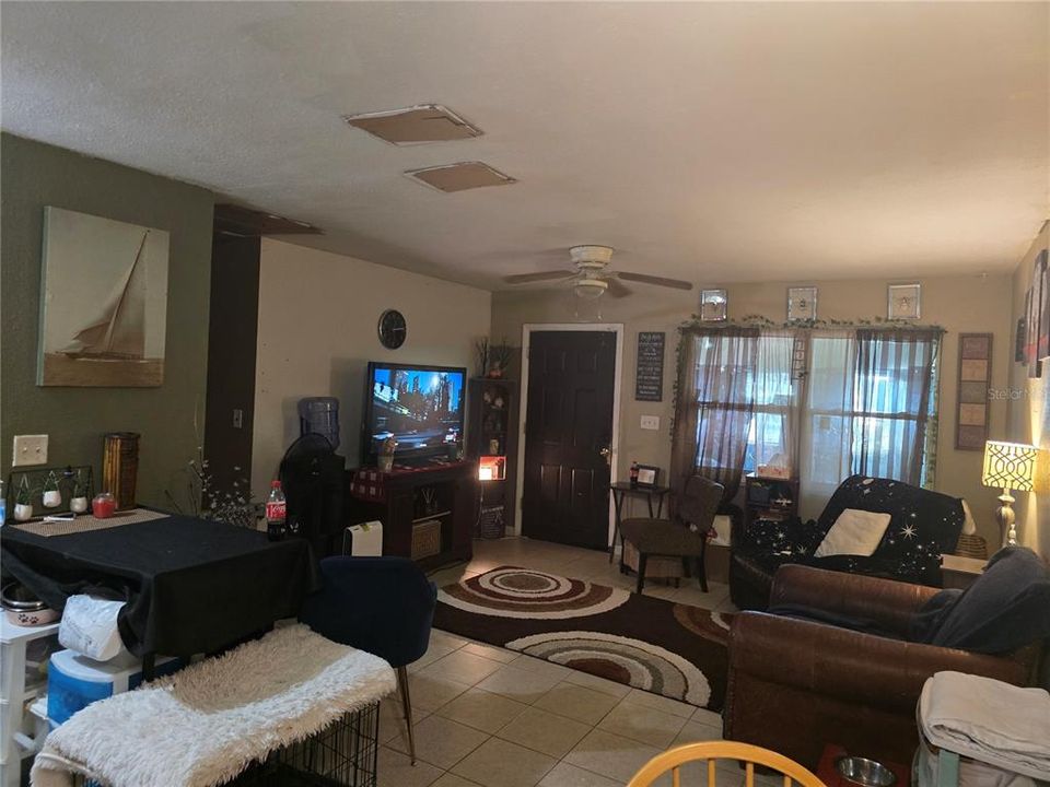 合同活跃: $199,000 (4 贝兹, 2 浴室, 1224 平方英尺)