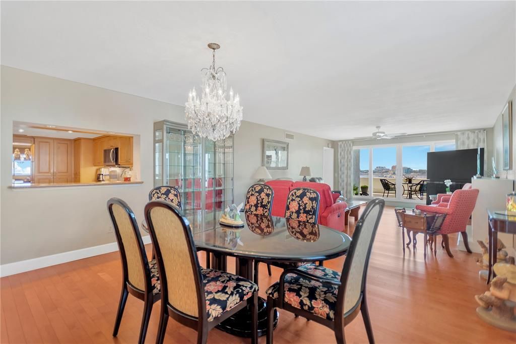 For Sale: $315,875 (2 beds, 2 baths, 1590 Square Feet)