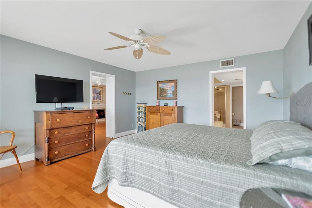 For Sale: $315,875 (2 beds, 2 baths, 1590 Square Feet)