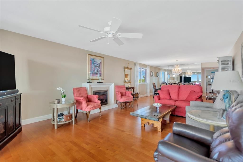 For Sale: $315,875 (2 beds, 2 baths, 1590 Square Feet)