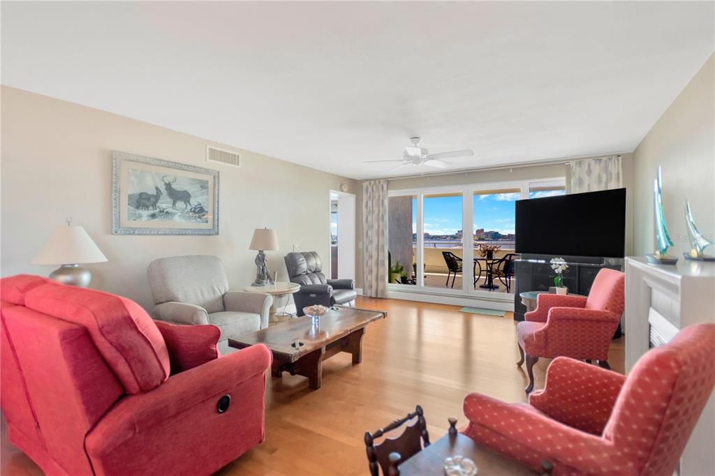 For Sale: $315,875 (2 beds, 2 baths, 1590 Square Feet)