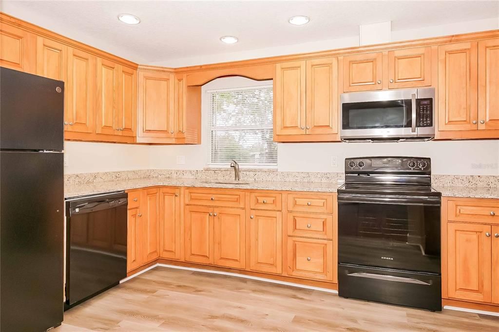 出租: $2,065 (3 贝兹, 2 浴室, 1680 平方英尺)