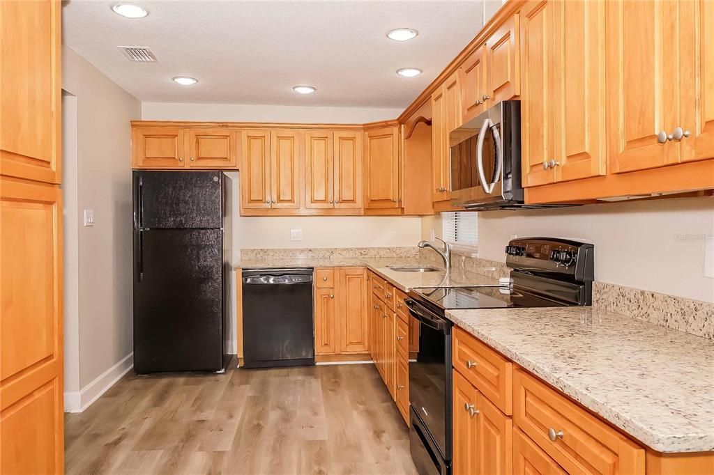 出租: $2,065 (3 贝兹, 2 浴室, 1680 平方英尺)