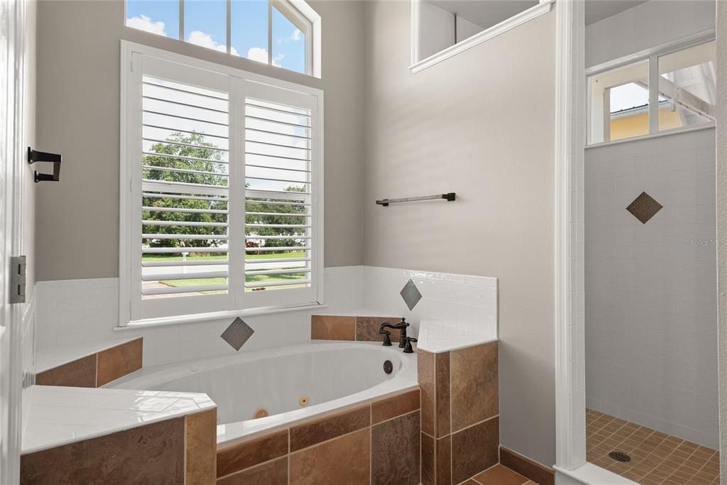 Под контрактом: $799,900 (4 спален, 3 ванн, 2563 Квадратных фут)