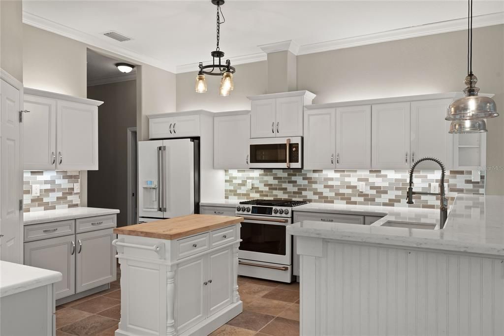 Под контрактом: $799,900 (4 спален, 3 ванн, 2563 Квадратных фут)