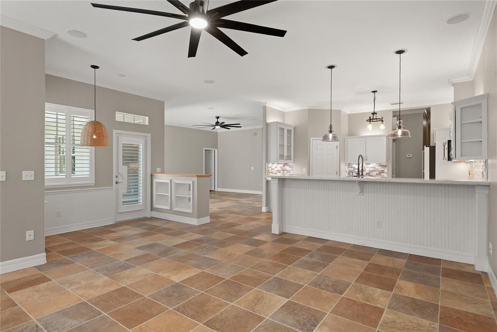 Под контрактом: $799,900 (4 спален, 3 ванн, 2563 Квадратных фут)