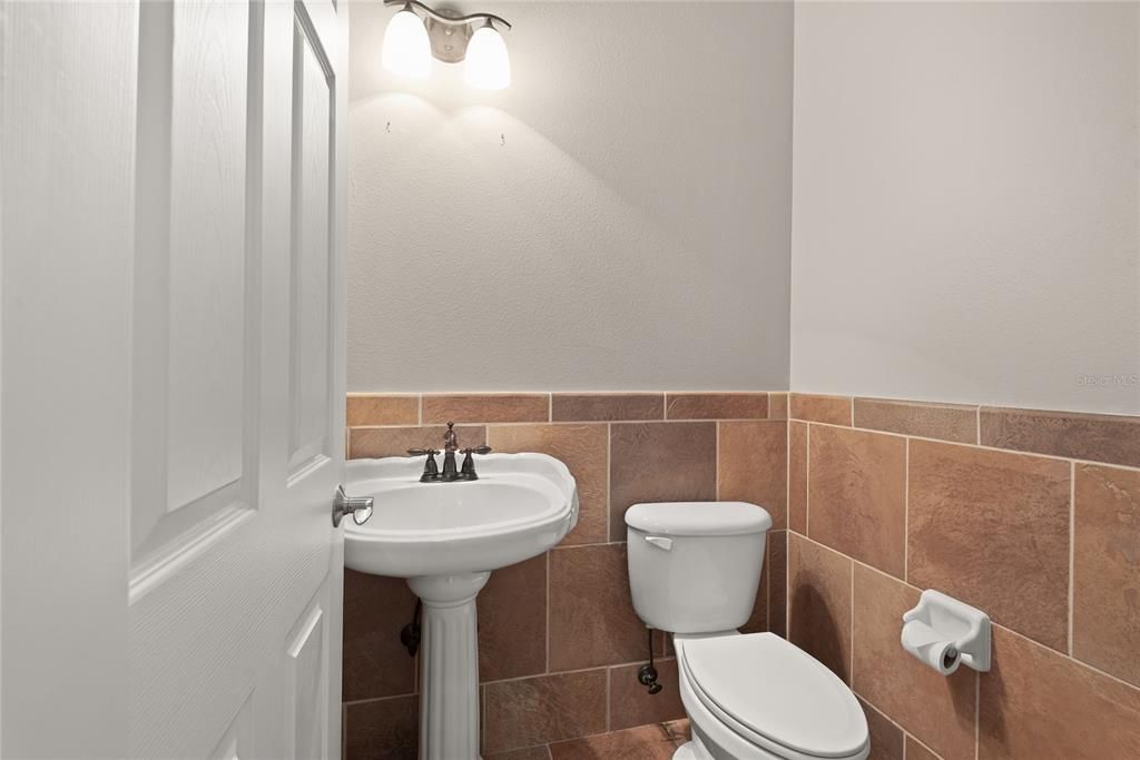 Под контрактом: $799,900 (4 спален, 3 ванн, 2563 Квадратных фут)