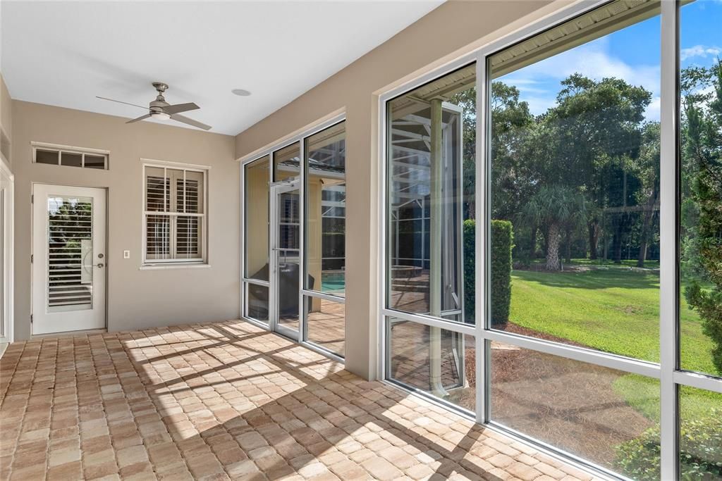 Под контрактом: $799,900 (4 спален, 3 ванн, 2563 Квадратных фут)