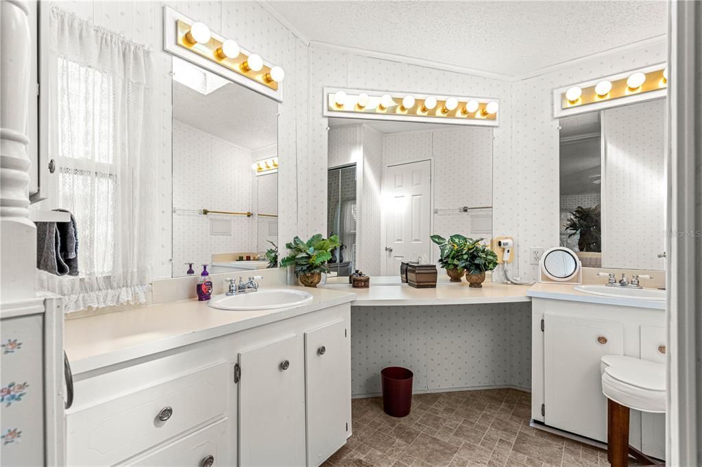 待售: $159,900 (2 贝兹, 2 浴室, 1531 平方英尺)