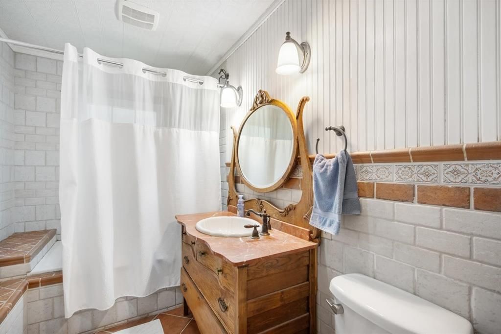 Activo con contrato: $725,000 (3 camas, 1 baños, 1540 Pies cuadrados)