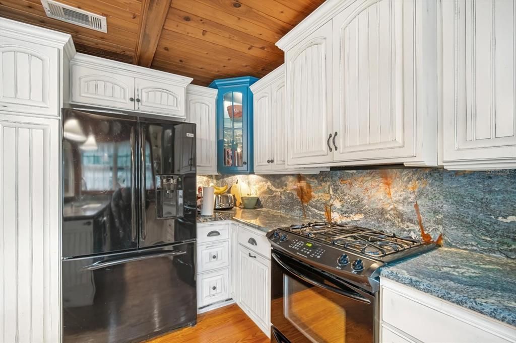 Activo con contrato: $725,000 (3 camas, 1 baños, 1540 Pies cuadrados)