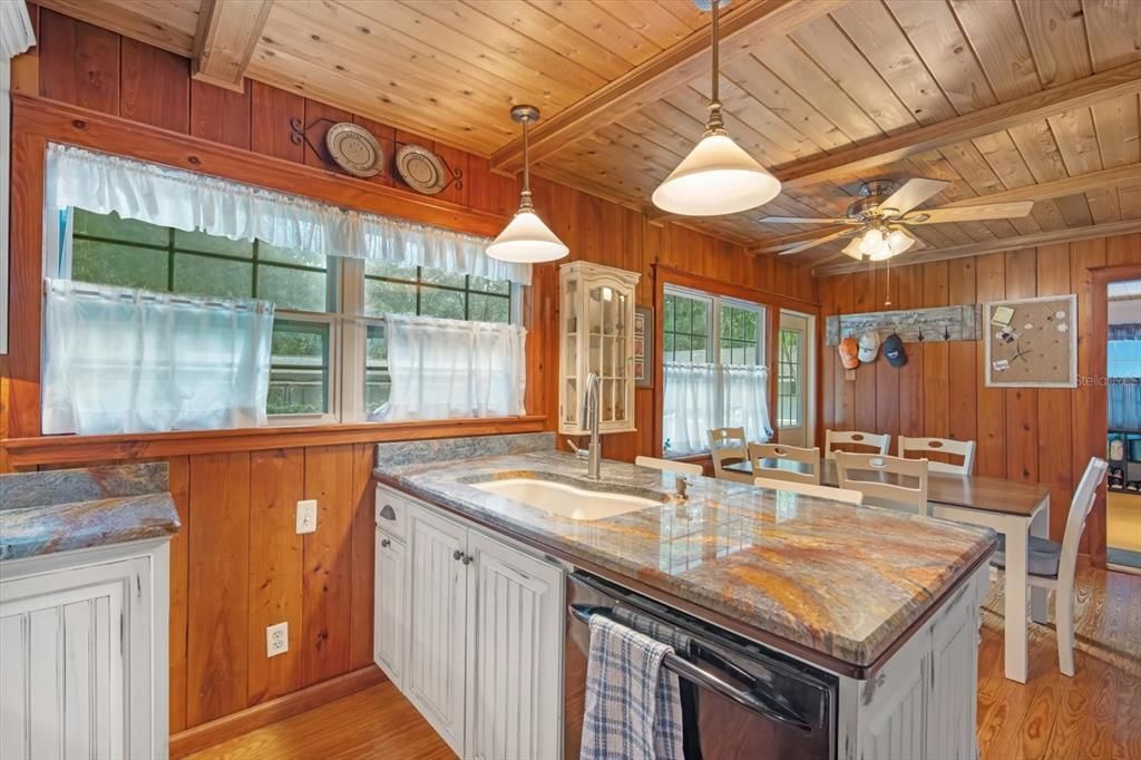 Activo con contrato: $725,000 (3 camas, 1 baños, 1540 Pies cuadrados)