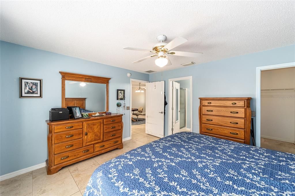 Под контрактом: $260,000 (3 спален, 2 ванн, 1240 Квадратных фут)