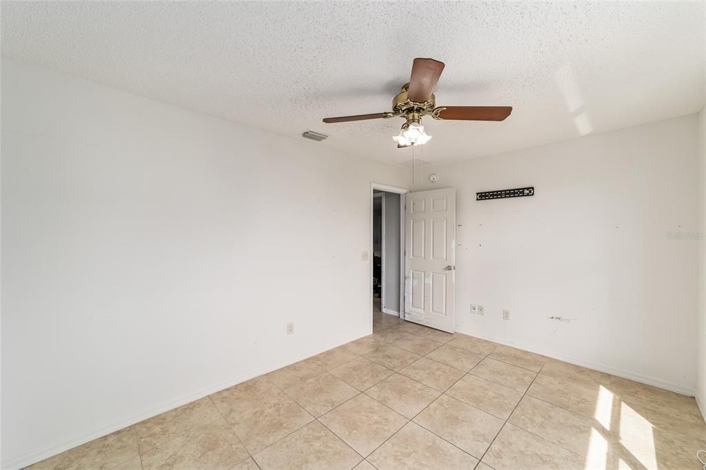 Под контрактом: $260,000 (3 спален, 2 ванн, 1240 Квадратных фут)