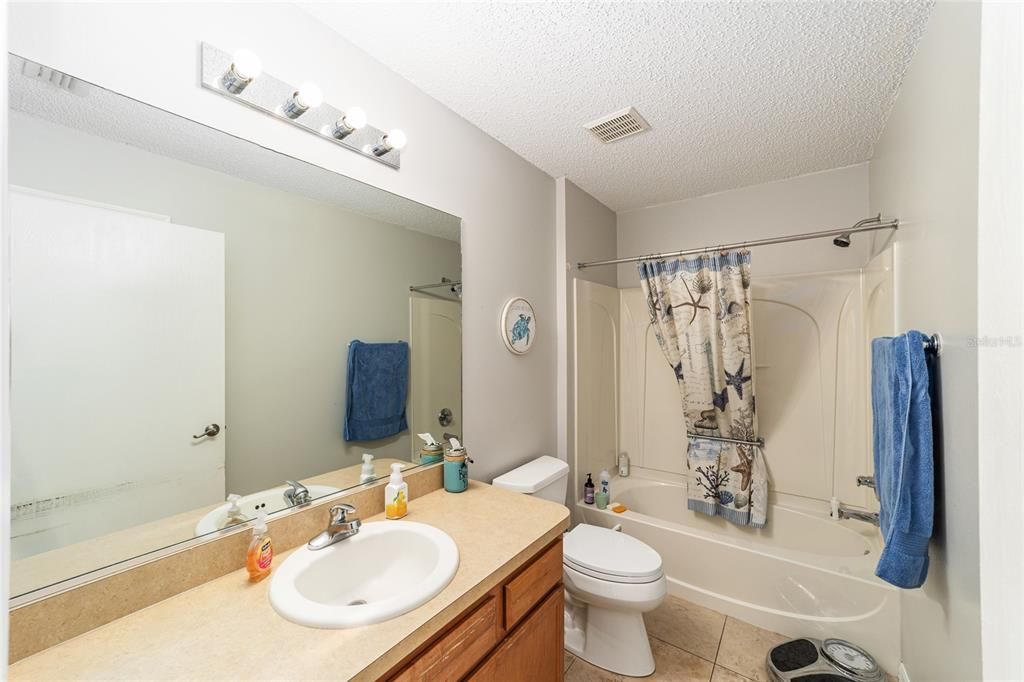 Под контрактом: $260,000 (3 спален, 2 ванн, 1240 Квадратных фут)