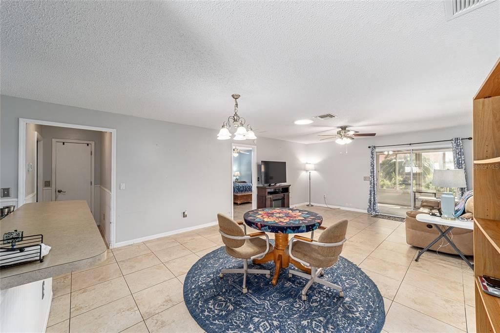 Под контрактом: $260,000 (3 спален, 2 ванн, 1240 Квадратных фут)