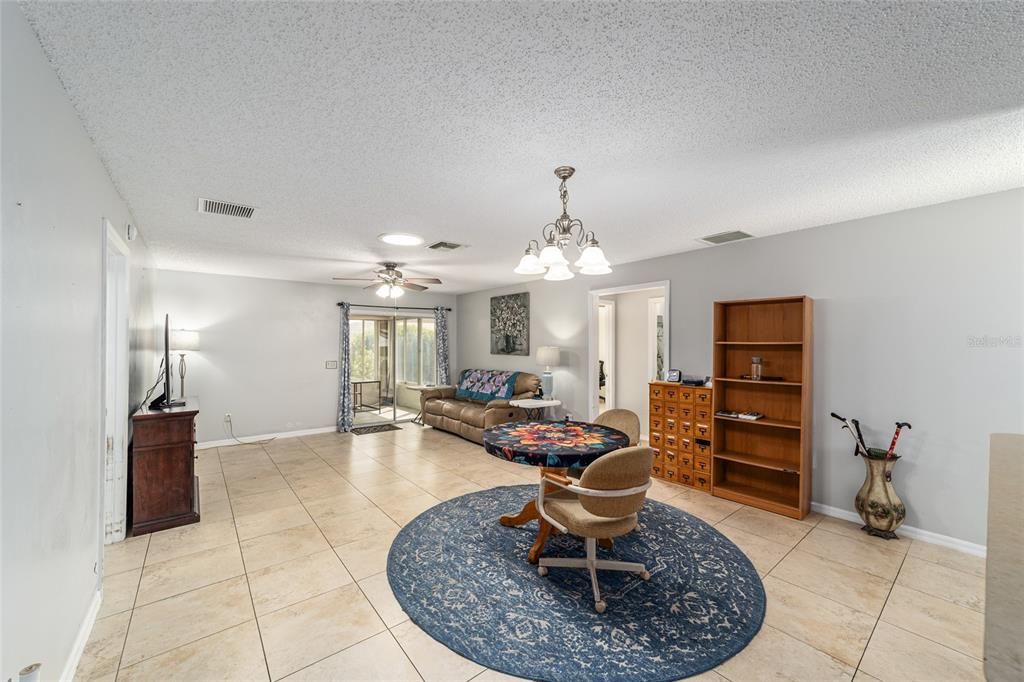 Под контрактом: $260,000 (3 спален, 2 ванн, 1240 Квадратных фут)