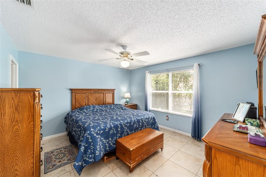 Под контрактом: $260,000 (3 спален, 2 ванн, 1240 Квадратных фут)