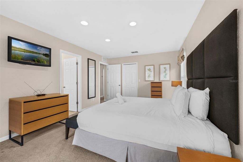 合同活跃: $350,000 (4 贝兹, 3 浴室, 1852 平方英尺)